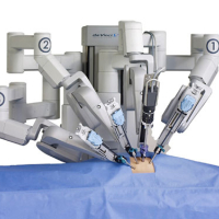 Робот-ассистированная хирургическая система «Da Vinci»
