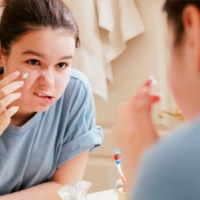 Подросток, недовольный своей внешностью