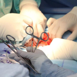 Пластический хирург спасает бедняков