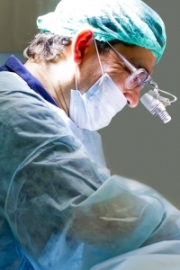 Пластический хирург Арслан Пенаев оперирует