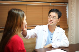 Южнокорейский пластический хирург Ким Хён Тэ