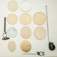 Грудные имплантаты: состав и оболочка