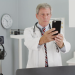 Видео пластических хирургов хотят контролировать