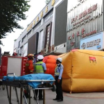 Китаянка хотела спрыгнуть с крыши из-за неудачной пластической операции