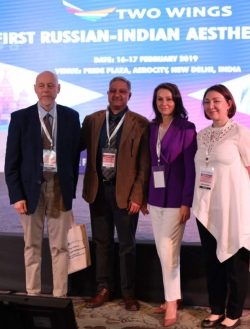 Эстетический форум «Два крыла» в Нью-Дели
