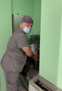 Пластический хирург Эдуард Шихирман перед операцией