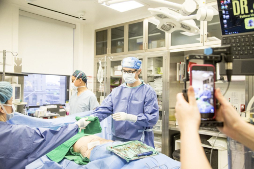 Какие последствия имеют онлайн-трансляции пластических операций