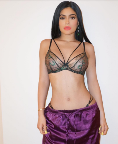 Кайли Дженнер до и после увеличения груди