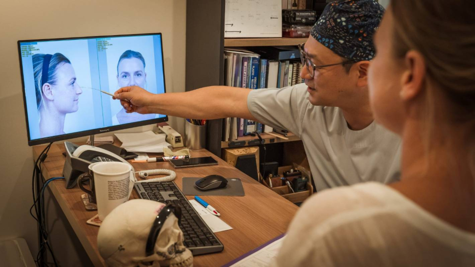 Covid-19 убивает спрос на пластическую хирургию: опрос