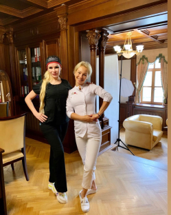 Пластический хирург Галина Хрущ с коллегой