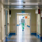 Пластический хирург умер от коронавируса из-за больной пациентки