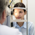 Что делать, если нависающие веки мешают зрению?