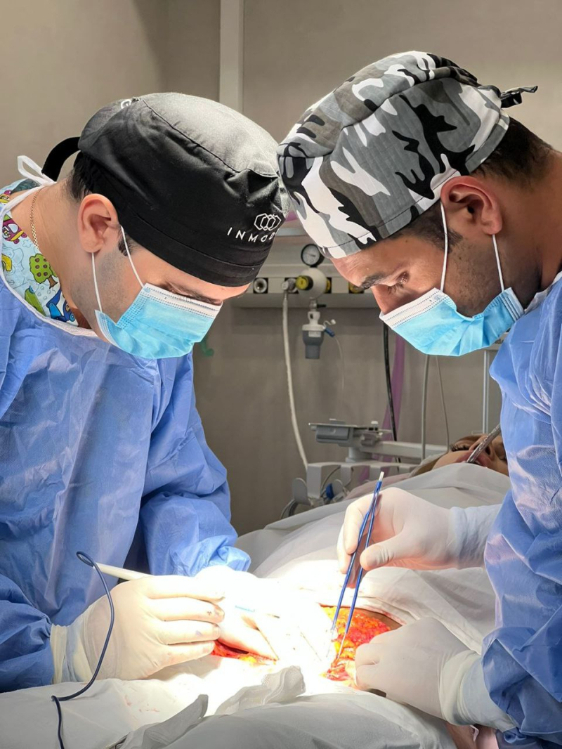 Работа с лоскутами проходит по прецизионной технике