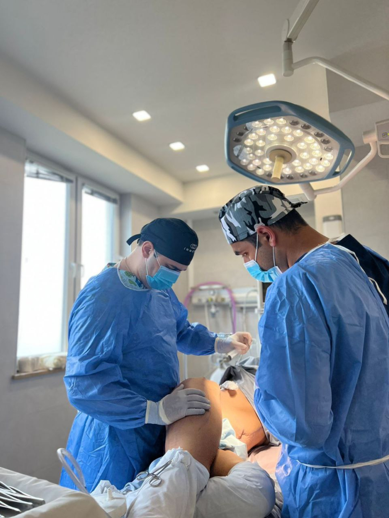 Пациентка попросила хирурга создать ей фигуру в форме песочных часов