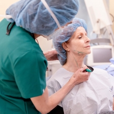 Как омолодить шею: ретинолы, лазеры и хирургическая подтяжка