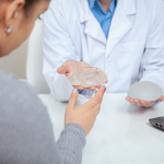 Какая форма грудного имплантата лучше?