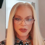 Певицу Ларису Долину подозревают в пластике лица.