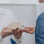 Нужна ли подтяжка груди после удаления имплантов?