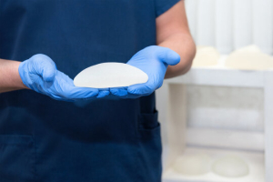 Подтяжка груди при удалении имплантов