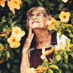 Устраняем хмурый взгляд: популярные методы уменьшения морщин