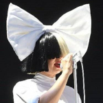 Певица Сиа сделала подтяжку лица