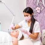 Россияне стали больше тратить на уход за своей внешностью.